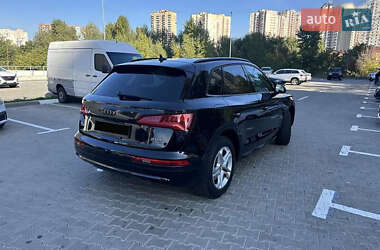 Внедорожник / Кроссовер Audi Q5 2018 в 