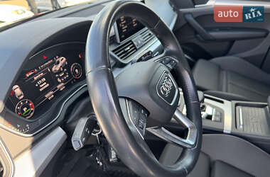 Внедорожник / Кроссовер Audi Q5 2018 в 