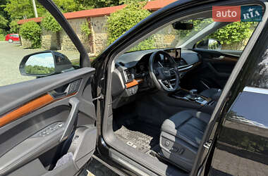 Позашляховик / Кросовер Audi Q5 2021 в 