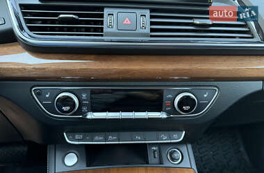 Позашляховик / Кросовер Audi Q5 2021 в 