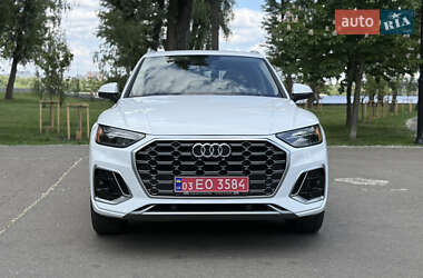 Внедорожник / Кроссовер Audi Q5 2021 в 