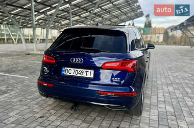 Внедорожник / Кроссовер Audi Q5 2018 в 