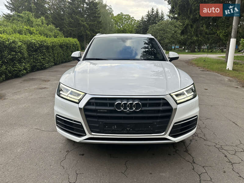 Внедорожник / Кроссовер Audi Q5 2017 в 