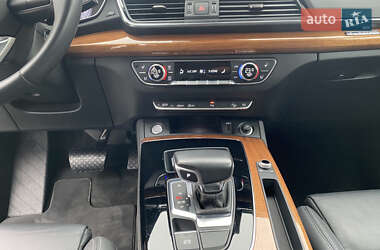 Внедорожник / Кроссовер Audi Q5 2021 в 