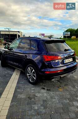 Позашляховик / Кросовер Audi Q5 2021 в 