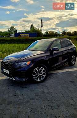 Позашляховик / Кросовер Audi Q5 2021 в 