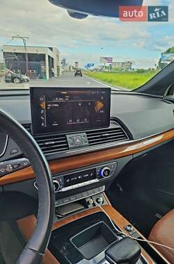 Позашляховик / Кросовер Audi Q5 2021 в 