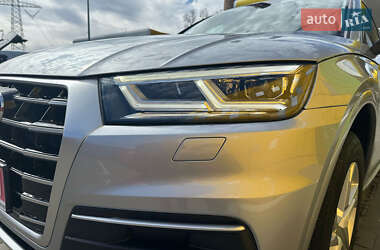 Позашляховик / Кросовер Audi Q5 2019 в 