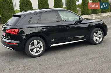 Позашляховик / Кросовер Audi Q5 2018 в 