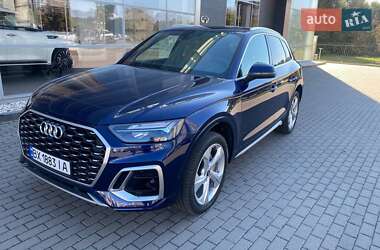 Позашляховик / Кросовер Audi Q5 2021 в 