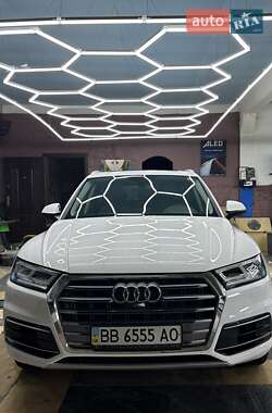 Внедорожник / Кроссовер Audi Q5 2018 в 