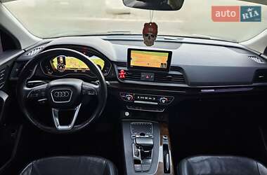 Внедорожник / Кроссовер Audi Q5 2017 в 