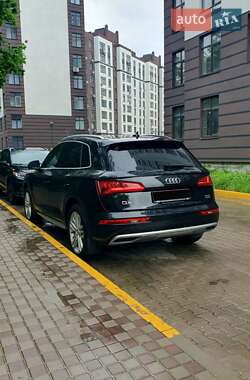 Внедорожник / Кроссовер Audi Q5 2018 в 