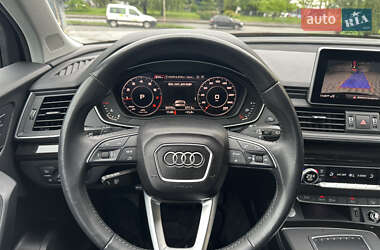 Позашляховик / Кросовер Audi Q5 2018 в 