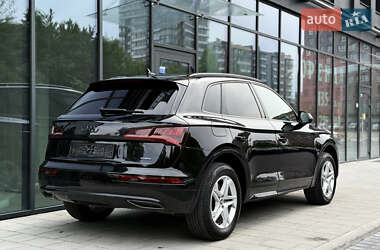 Внедорожник / Кроссовер Audi Q5 2017 в 