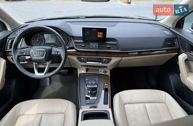 Внедорожник / Кроссовер Audi Q5 2017 в 