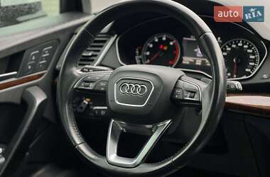 Внедорожник / Кроссовер Audi Q5 2017 в 