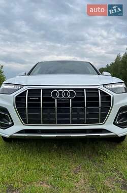 Внедорожник / Кроссовер Audi Q5 2021 в 