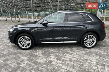 Позашляховик / Кросовер Audi Q5 2018 в 