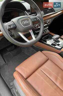 Внедорожник / Кроссовер Audi Q5 2021 в 