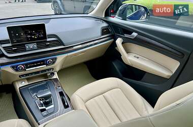 Позашляховик / Кросовер Audi Q5 2017 в 
