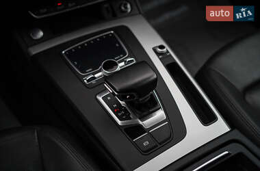 Позашляховик / Кросовер Audi Q5 2018 в 