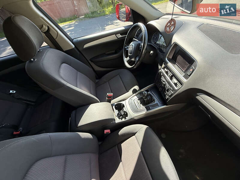 Внедорожник / Кроссовер Audi Q5 2011 в Сваляве