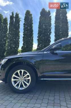 Позашляховик / Кросовер Audi Q5 2015 в 