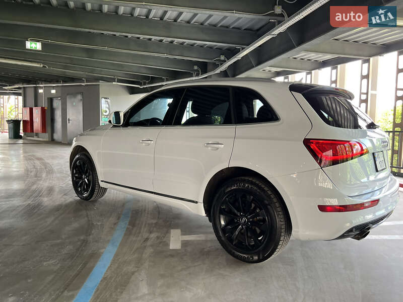 Внедорожник / Кроссовер Audi Q5 2015 в 