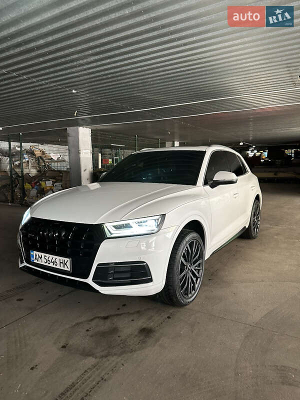 Внедорожник / Кроссовер Audi Q5 2018 в 