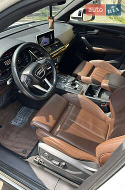 Внедорожник / Кроссовер Audi Q5 2018 в 
