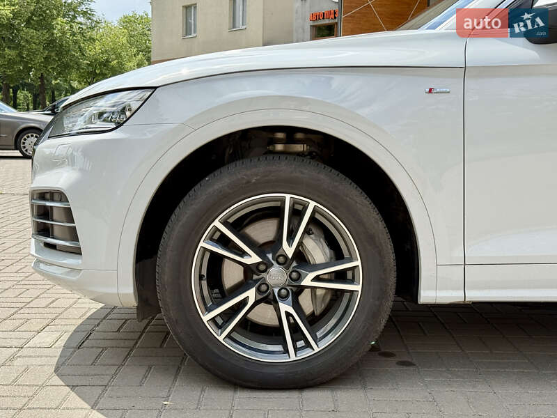 Позашляховик / Кросовер Audi Q5 2020 в Рівному