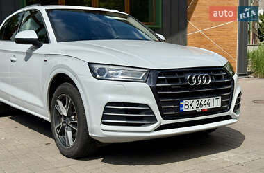 Позашляховик / Кросовер Audi Q5 2020 в 