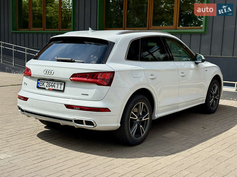 Позашляховик / Кросовер Audi Q5 2020 в Рівному