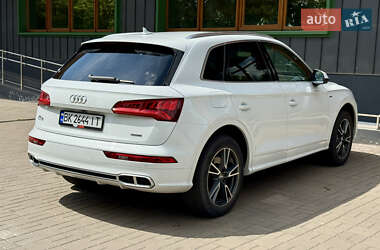 Позашляховик / Кросовер Audi Q5 2020 в 