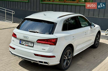 Позашляховик / Кросовер Audi Q5 2020 в 