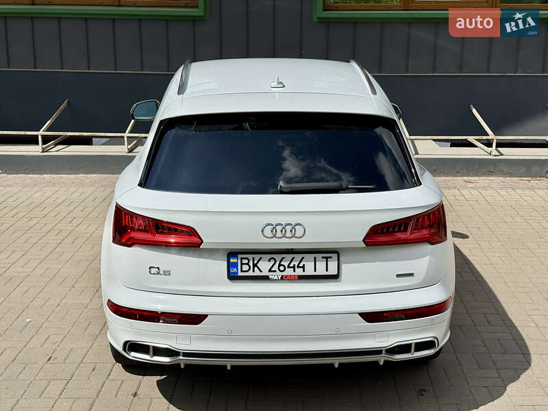 Позашляховик / Кросовер Audi Q5 2020 в Рівному