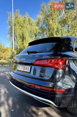 Внедорожник / Кроссовер Audi Q5 2018 в 
