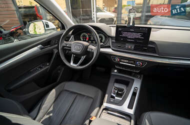 Внедорожник / Кроссовер Audi Q5 2021 в 