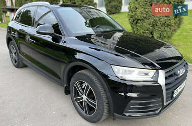 Позашляховик / Кросовер Audi Q5 2018 в 
