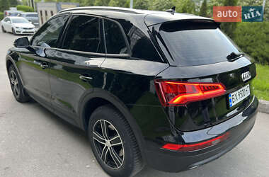 Позашляховик / Кросовер Audi Q5 2018 в 