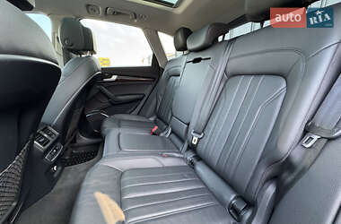 Внедорожник / Кроссовер Audi Q5 2017 в 