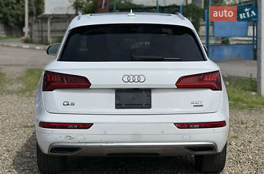 Внедорожник / Кроссовер Audi Q5 2018 в 