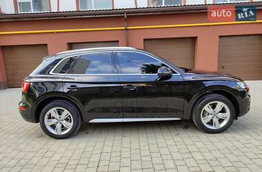 Внедорожник / Кроссовер Audi Q5 2017 в 