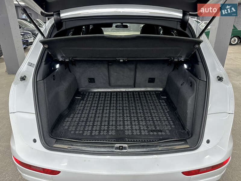 Внедорожник / Кроссовер Audi Q5 2011 в Харькове