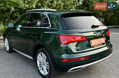 Внедорожник / Кроссовер Audi Q5 2018 в 