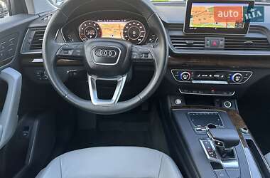 Внедорожник / Кроссовер Audi Q5 2018 в 