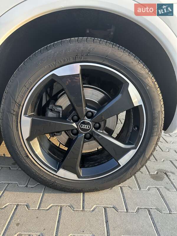 Внедорожник / Кроссовер Audi Q5 2019 в Тернополе