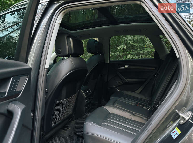 Внедорожник / Кроссовер Audi Q5 2021 в Киеве