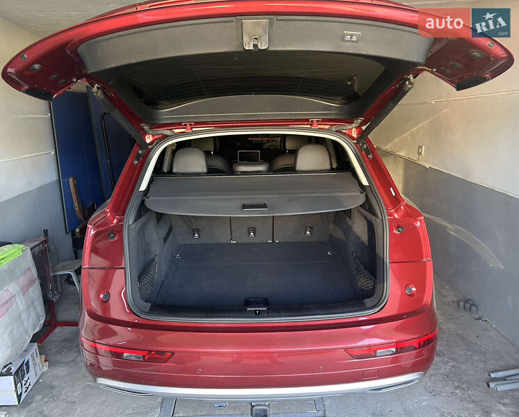 Внедорожник / Кроссовер Audi Q5 2019 в Каменец-Подольском